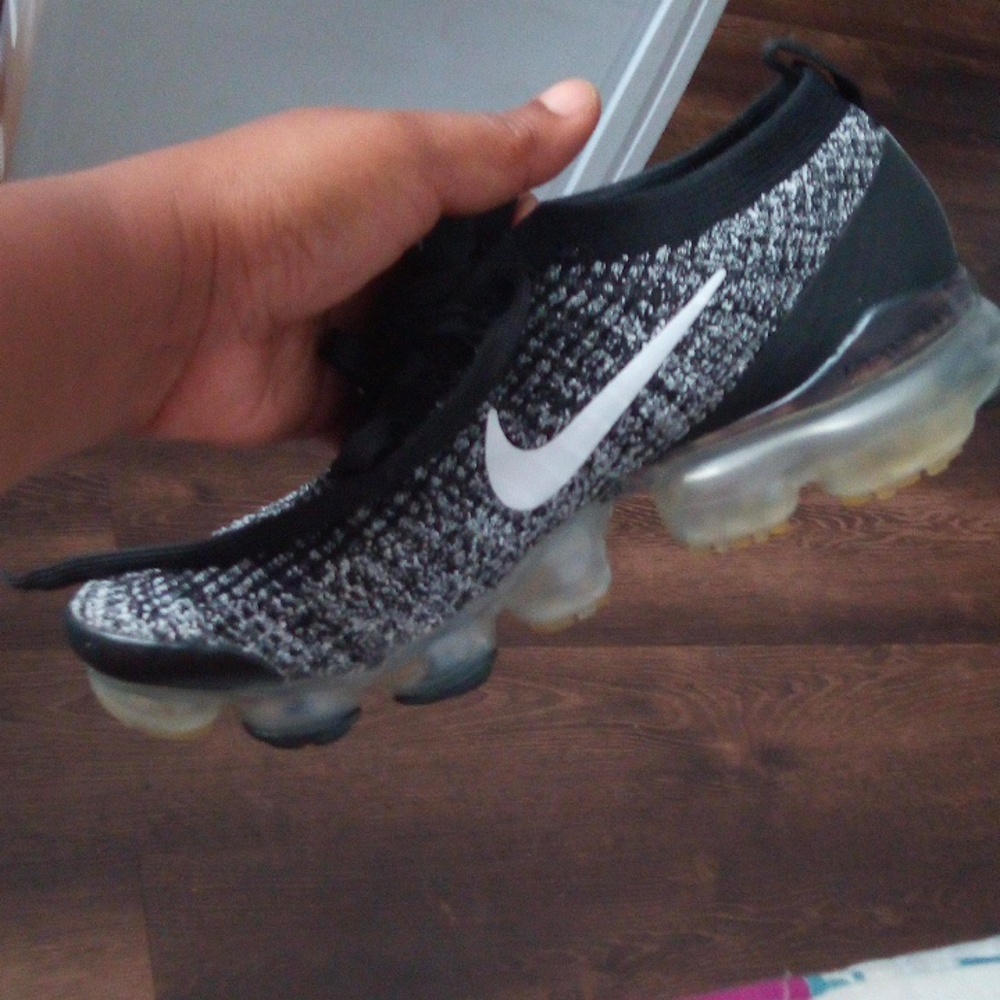 Some Nike Shoes - Picture 3 of 6